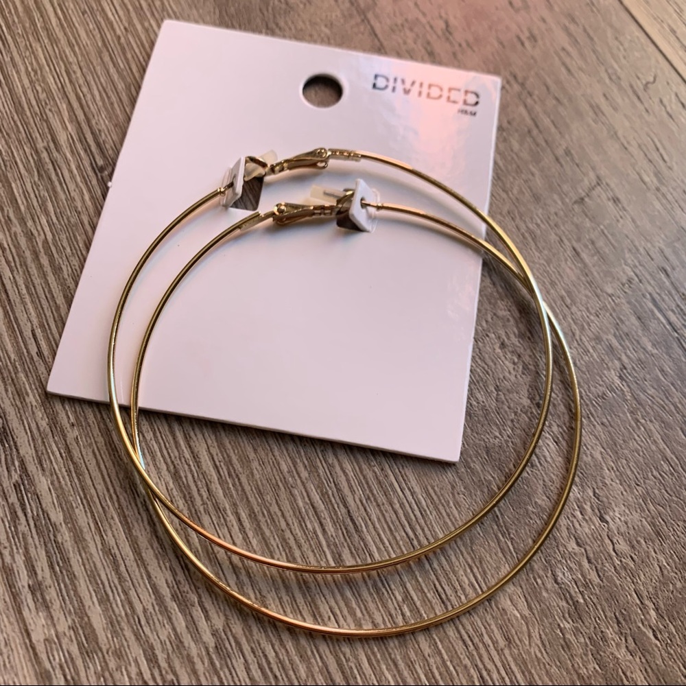 Hoop earrings 💛